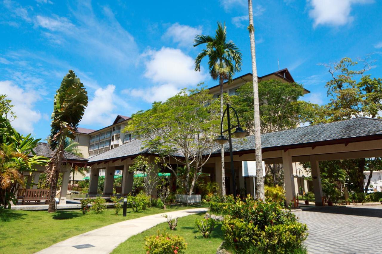 Palau Royal Resort Koror Buitenkant foto