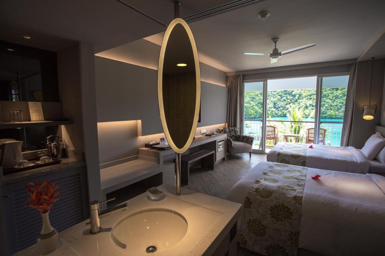 Palau Royal Resort Koror Buitenkant foto