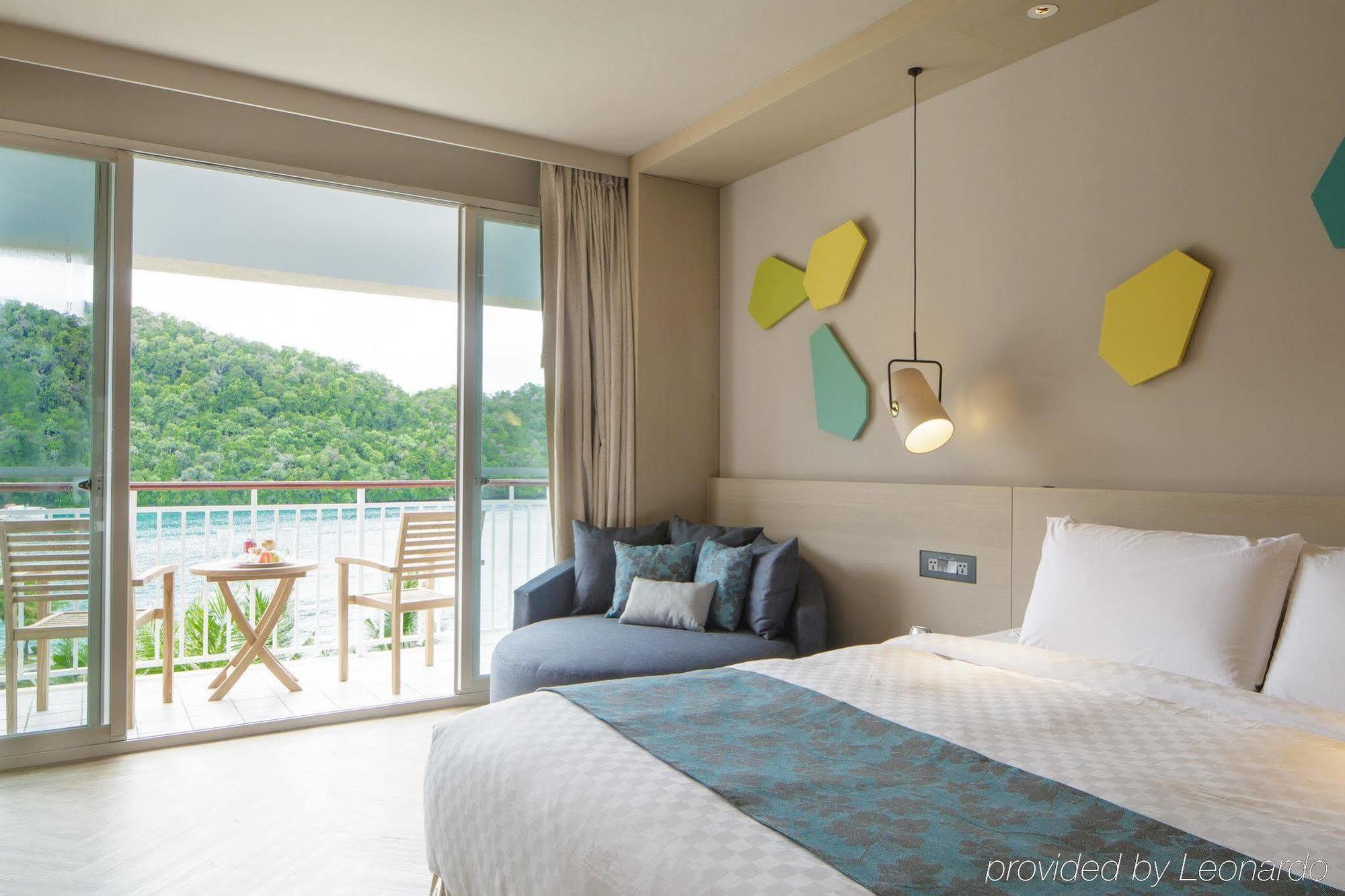 Palau Royal Resort Koror Buitenkant foto