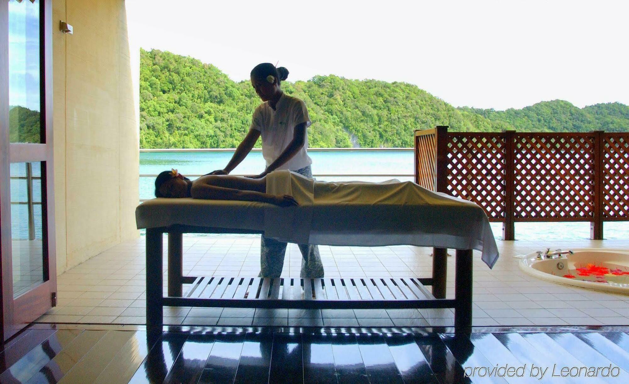 Palau Royal Resort Koror Buitenkant foto